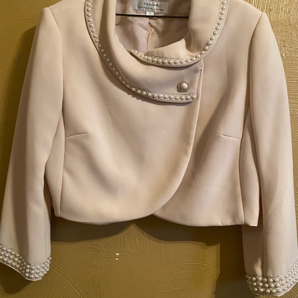 Tahari Jackets & Blazers - Beautiful Nude half blazer